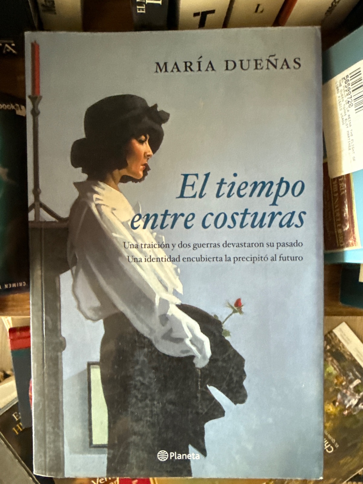 El tiempo entre costuras